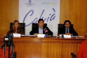 Estefanía Gonzalvo, Manuel Onieva y Víctor Fernández durante la presentación de los presupuestos de ingresos previstos para 2014